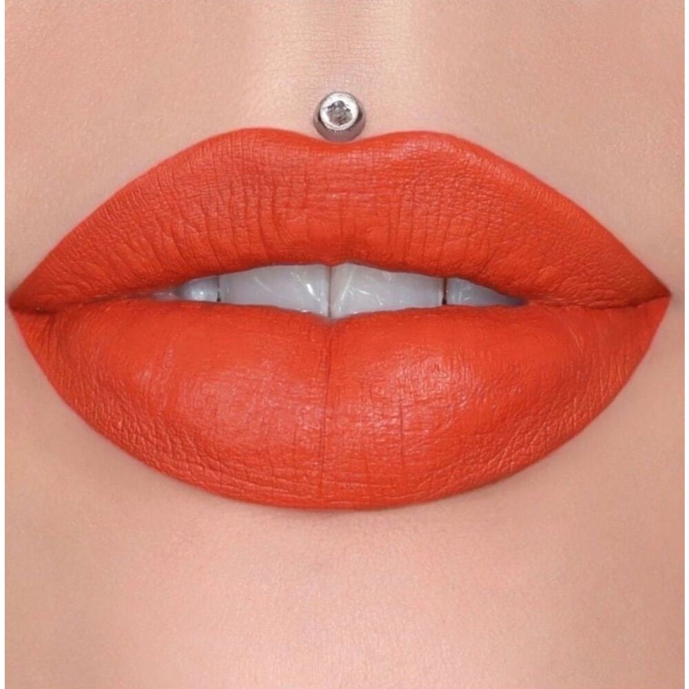 Jeffree star Cosmetics  Liquid Velour Lipstick   Shade: Pain is Pleasure RT22